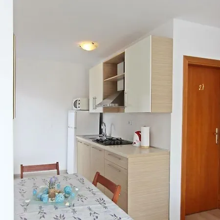 Josip Apartment *