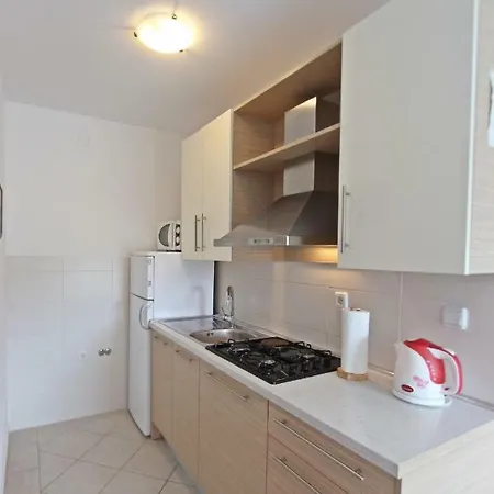 Josip Apartment *