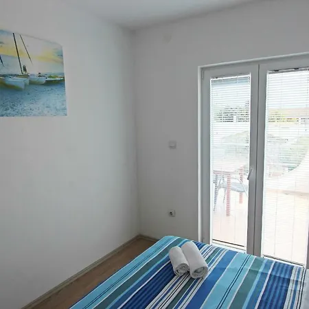 Josip Apartment *