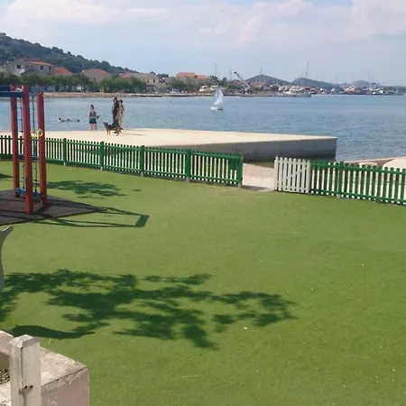 Josip * 穆泰尔岛