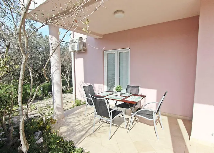 Josip Apartment Murter